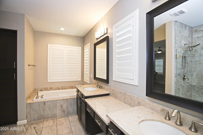 Building Photo - 4116 S Greythorne Way