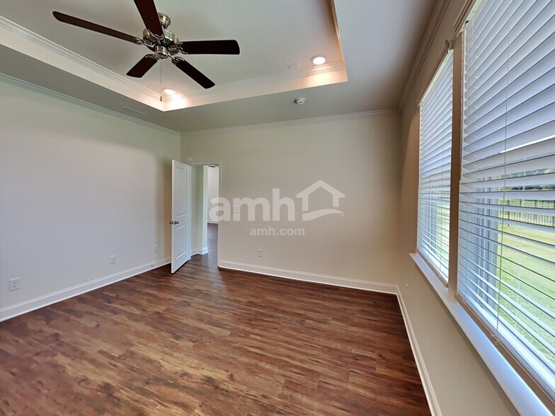 Building Photo - 113 Pecan Dr