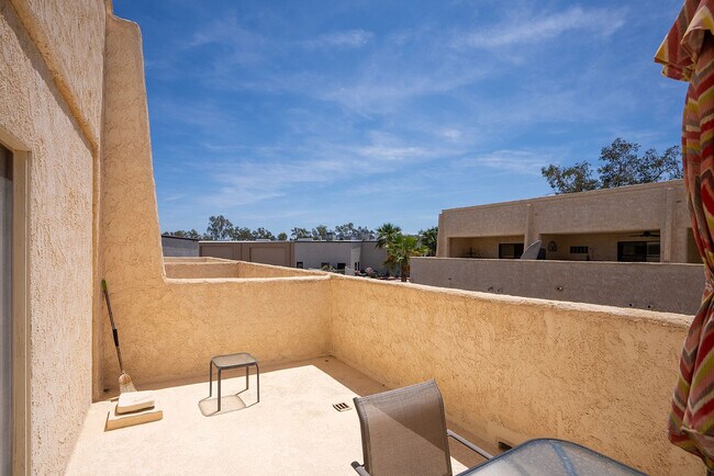 Building Photo - 935 Genoa Dr