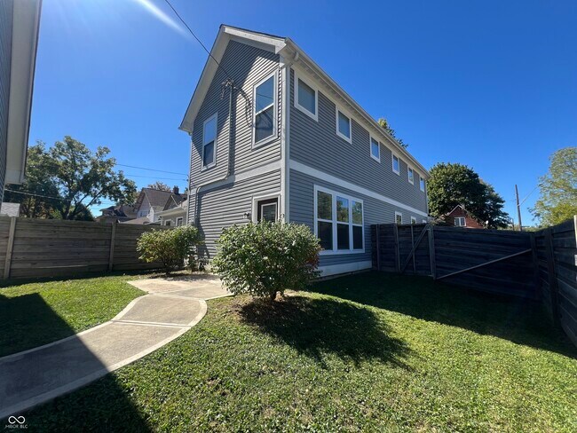 Building Photo - 4077 Rookwood Ave