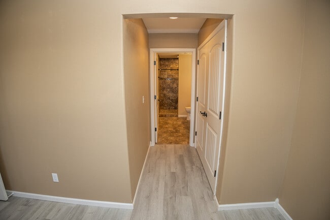 Building Photo - 4055 Westminister Dr