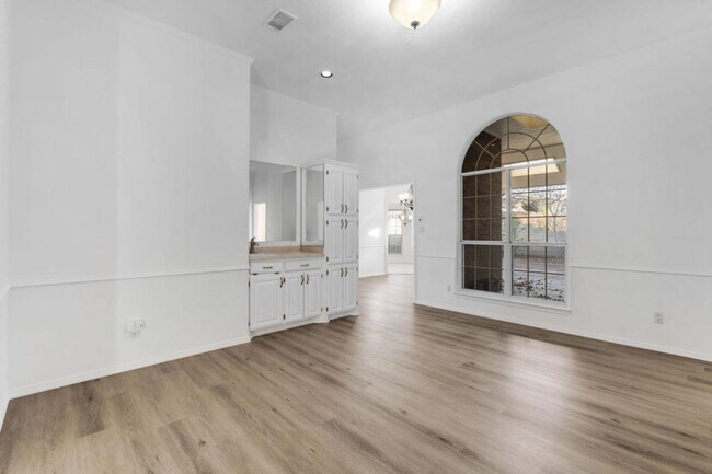 Building Photo - 9512 Rosas Ave NE