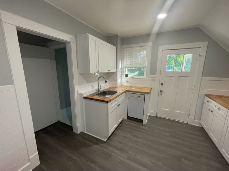 Building Photo - 421 Washington St