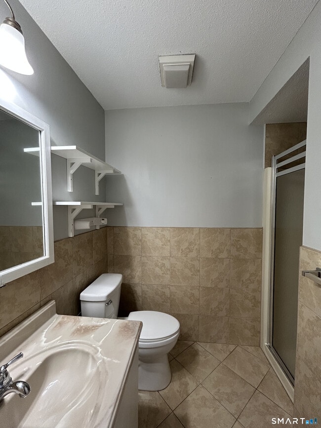 Building Photo - 90 Little Oak Ln