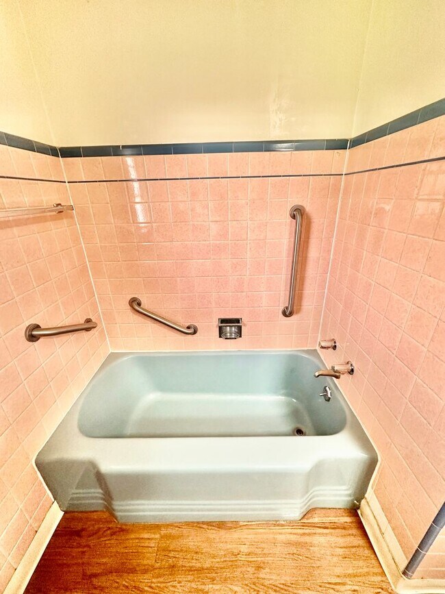 Building Photo - 3204-3208 E Normal Ave