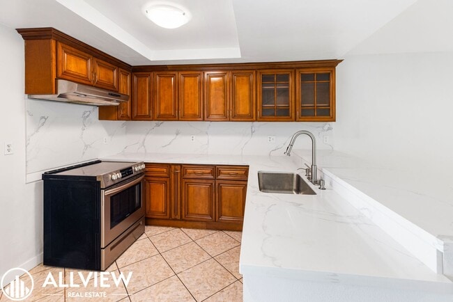 Building Photo - Beautifully Renovated 2-bedroom, 1.5-bath ...