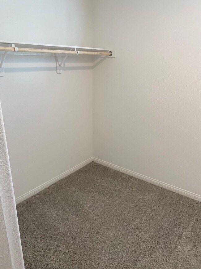 Building Photo - 12285 Glass Desert Rd