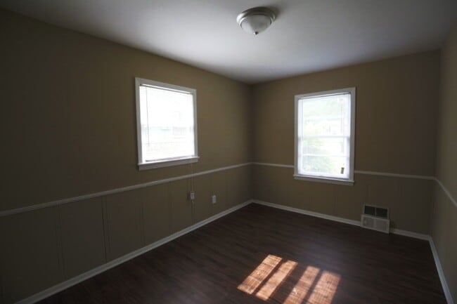 Building Photo - Stylish, Spacious & Updated – Don’t Miss T...