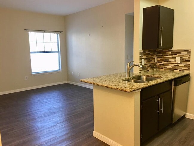 Building Photo - 2320 Gracy Farms Ln