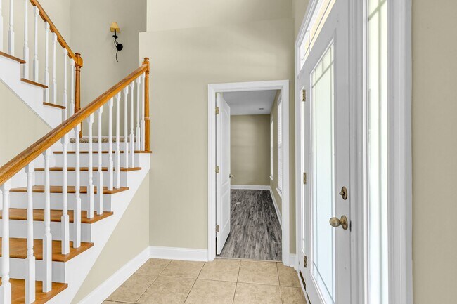 Building Photo - 4 Bedroom 2.5 Bathroom single family home ...