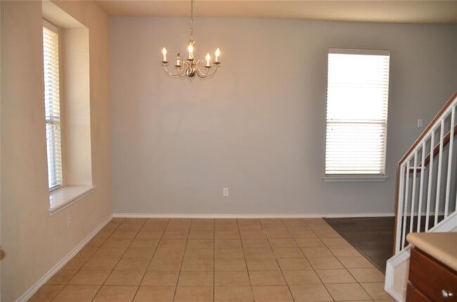 Building Photo - 218 Baldwin St