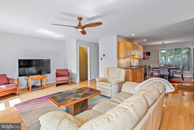 Building Photo - 7261 Dockside Ln