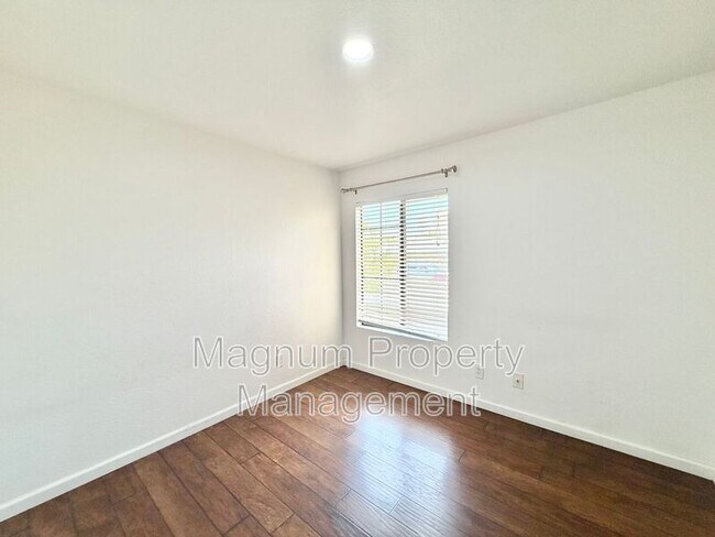 Building Photo - 25268 Shadescale Dr