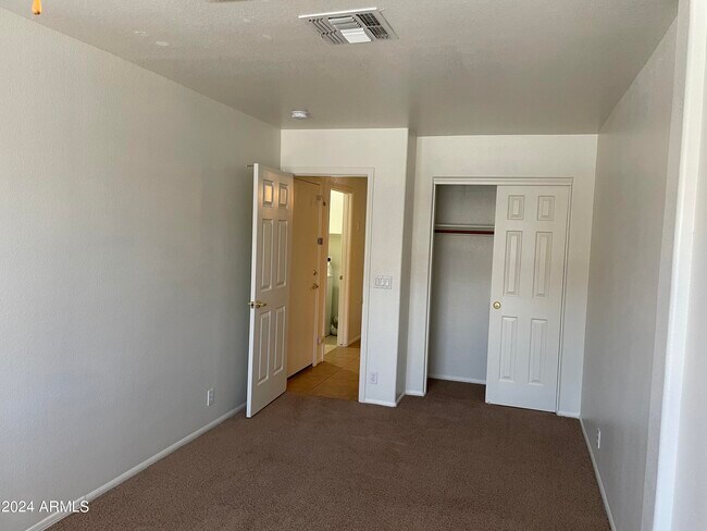 Building Photo - 5922 W Sack Dr