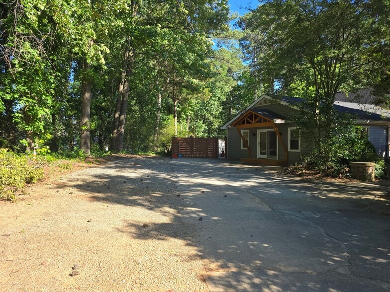 Building Photo - 3092 Scenic Hwy S