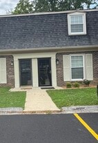 Building Photo - 1010 Country Club Rd