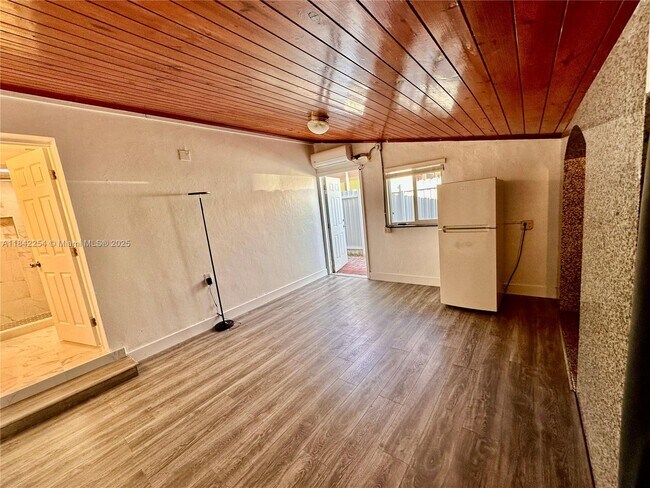 Building Photo - 8943 SW 25th St
