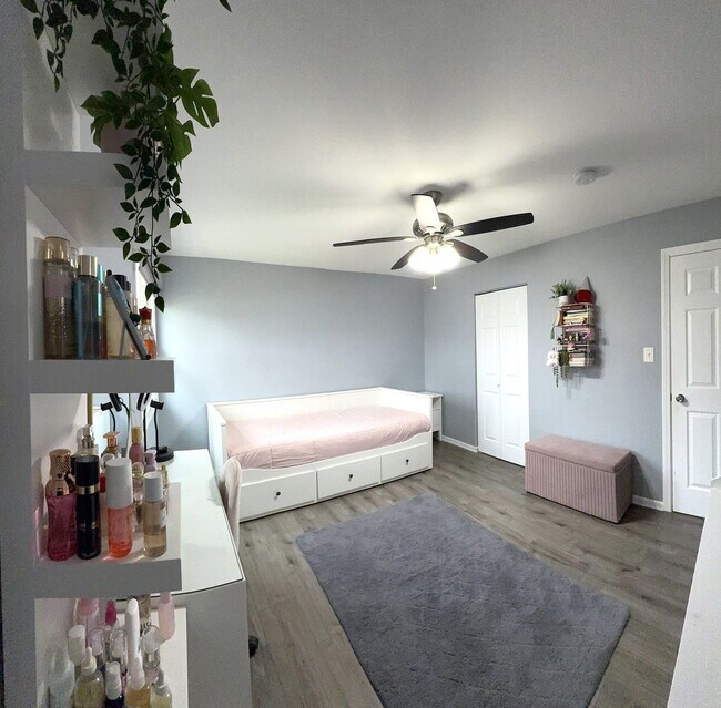 Building Photo - 8001 N Elmore St