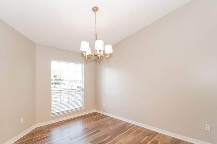 Building Photo - 8448 Pikes Peak Dr N