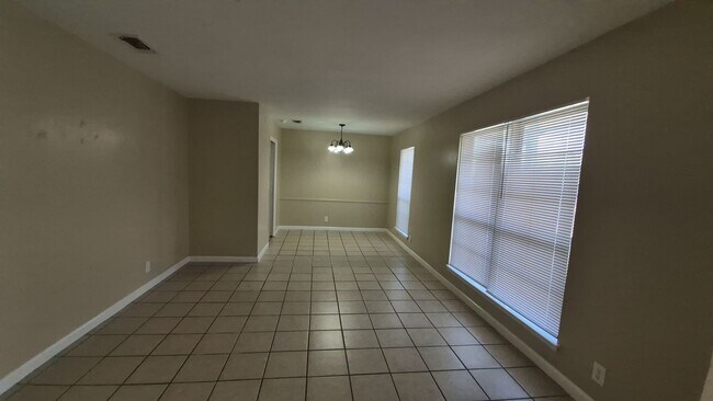 Building Photo - 7102 Glen Point Dr