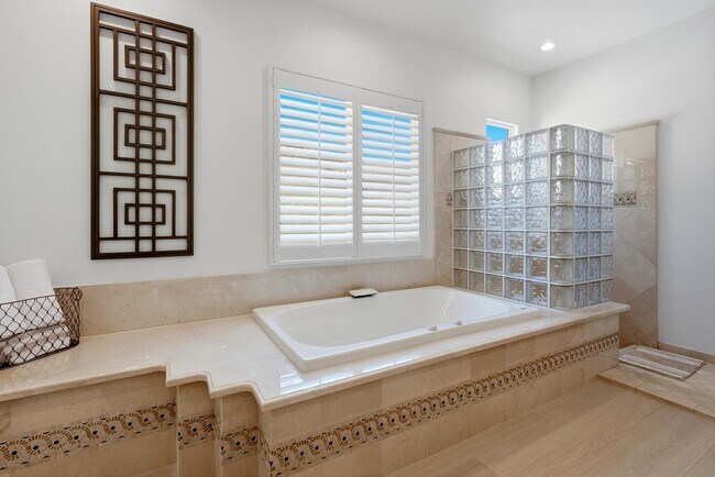 Building Photo - 51493 Marbella Ct