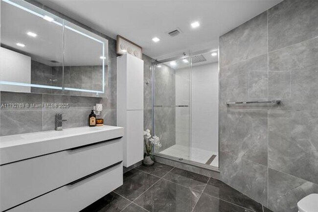 Building Photo - 3530 Mystic Pointe Dr