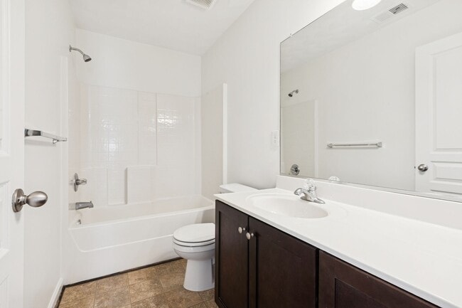 Building Photo - Suffolk Condo- Ready for move in