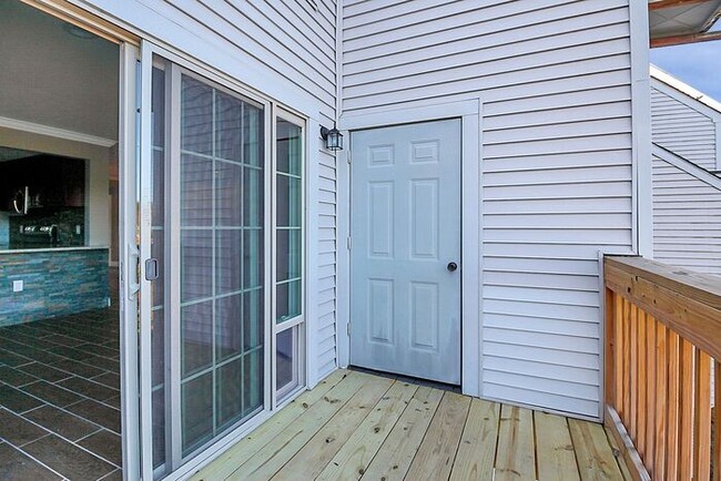 Building Photo - Newly Renovated Condominium in Quail Run