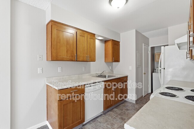 Building Photo - 6030 SW 130th Ave