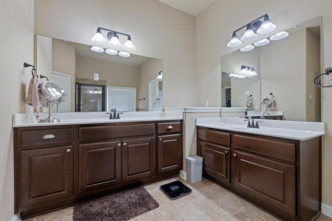 Building Photo - 614 Spanish Mustang Dr