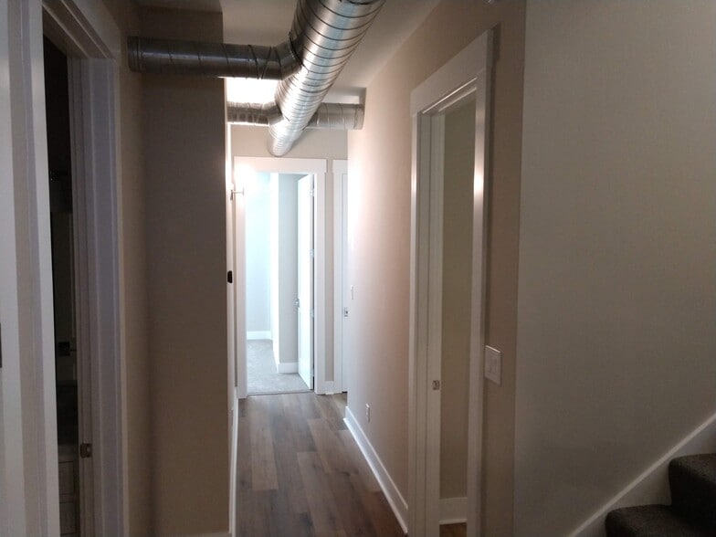 Building Photo - 25 S Plum St