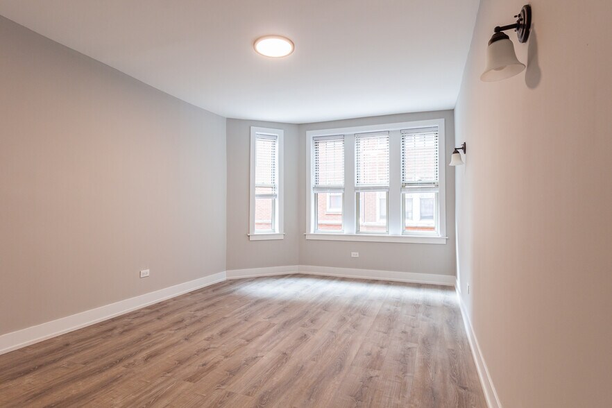 Building Photo - 540 W Aldine Ave