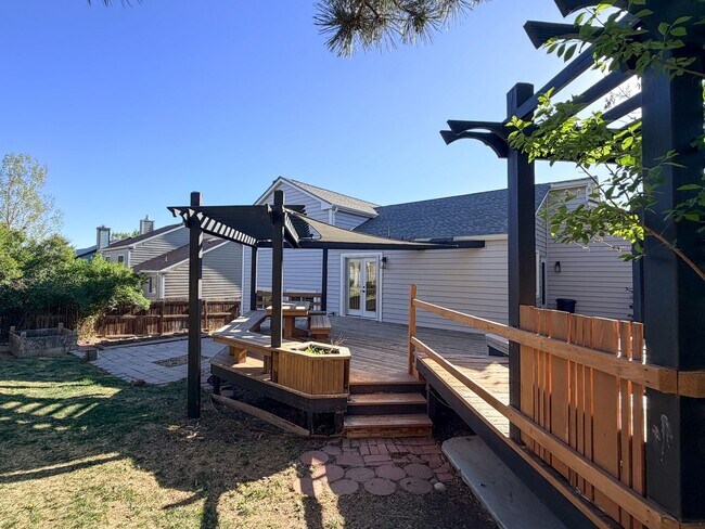 Building Photo - Updated Single-Family Home in Centennial!