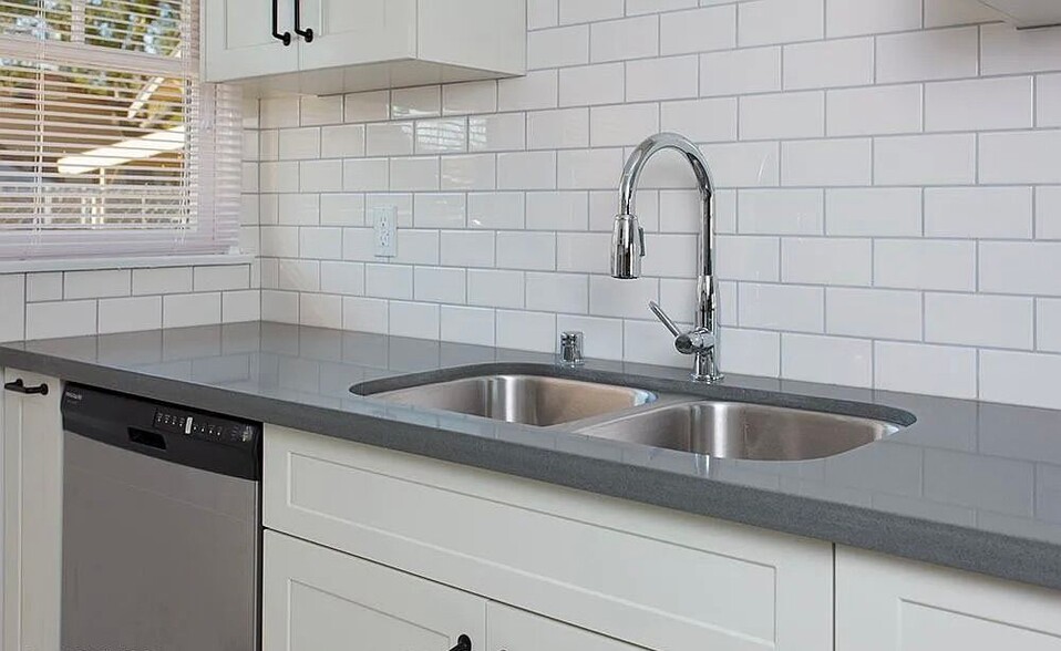 Building Photo - 2001 Linda Rosa Ct