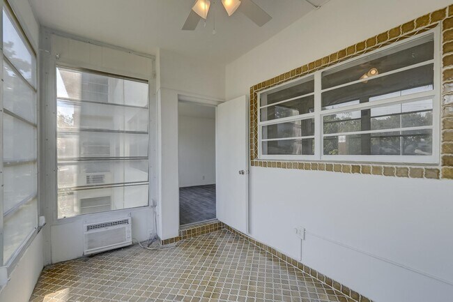 Building Photo - 5111 W Oakland Park Blvd
