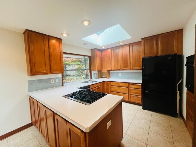 Building Photo - Charming One-Level Home in Garden Home — Near Washington Square & Trader Joe’s! Landscaping Inclu...