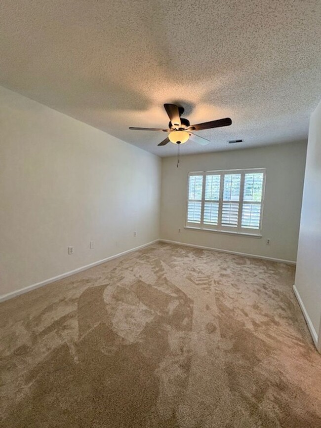 Building Photo - Lovely Updated Home in Grand Oaks