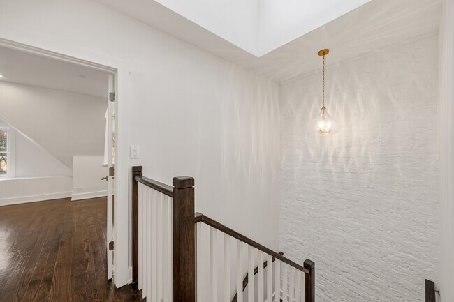 Building Photo - 2107 N Clark St