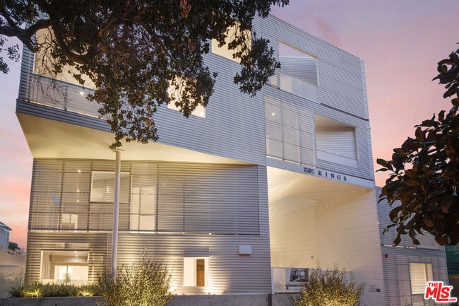 Building Photo - 1030 Kings Rd