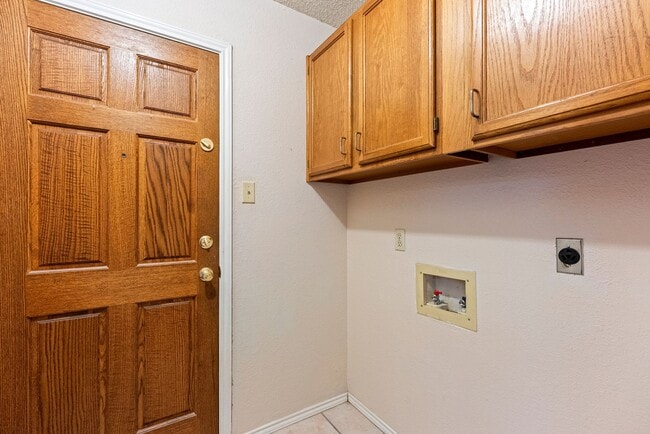 Building Photo - Lovely 3 Bedroom, 2 Bathroom in North Central Austin!!!