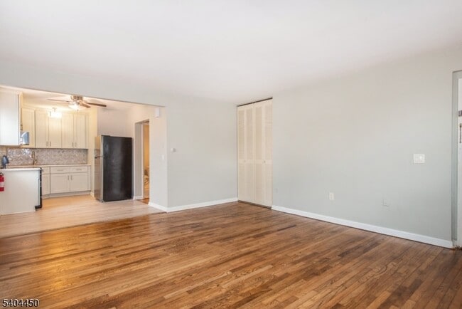 Building Photo - 191 N Beverwyck Rd