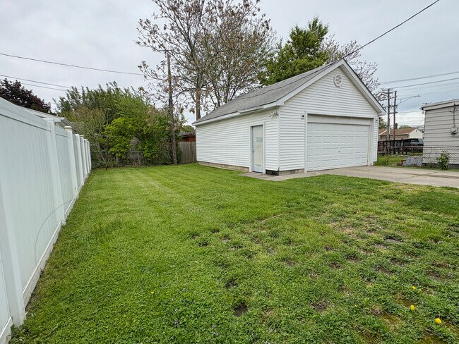Building Photo - 17725 Longfellow St