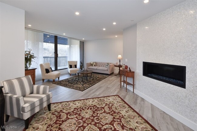 Building Photo - 19000 Lake Rd