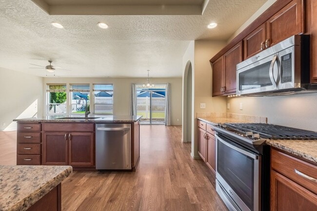 Building Photo - 3 bed with Office Rancher in the Landings ...