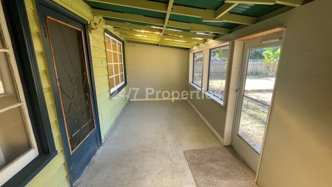Building Photo - Charming 2 BD | 1 BA Home w/ Large Backyar...