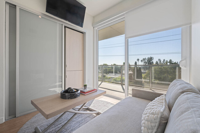 Building Photo - Opulent, Fully Furnished Private Room in S...