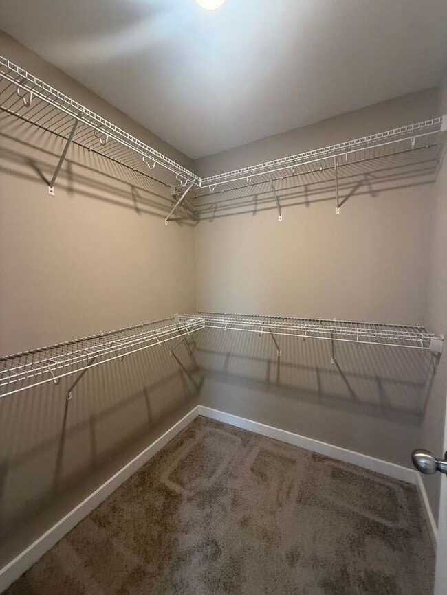 Building Photo - FOR RENT - Beautiful Modern Townhouse in Madison