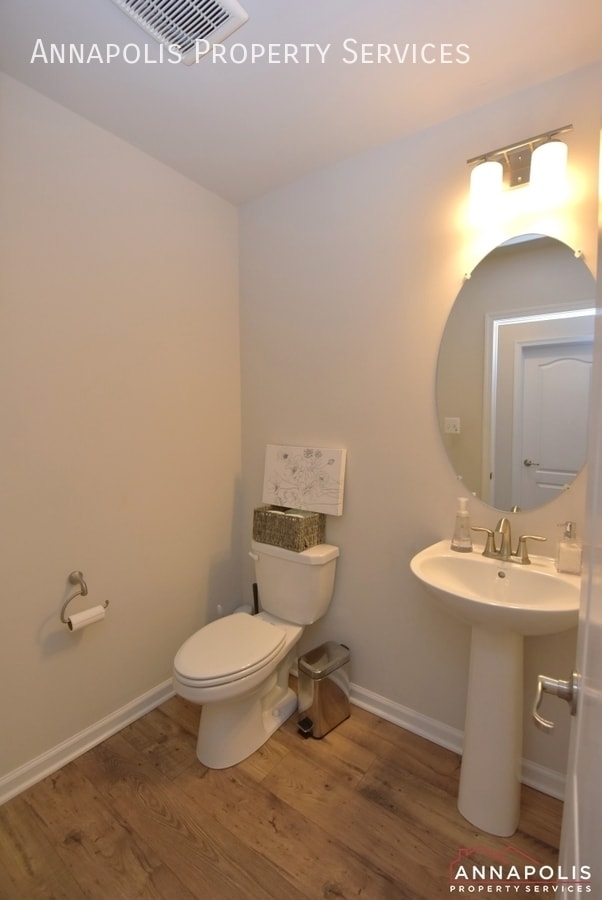 Building Photo - 1379 Hawthorn Dr