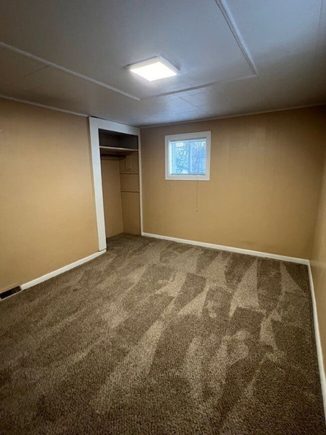 Building Photo - Charming 3bedroom, 1.5bathroom Home