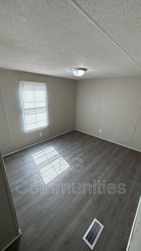 Building Photo - 145 David Dr